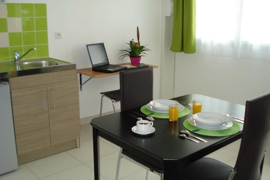 Hotel La Palmeraie Cornebarrieu Phòng bức ảnh